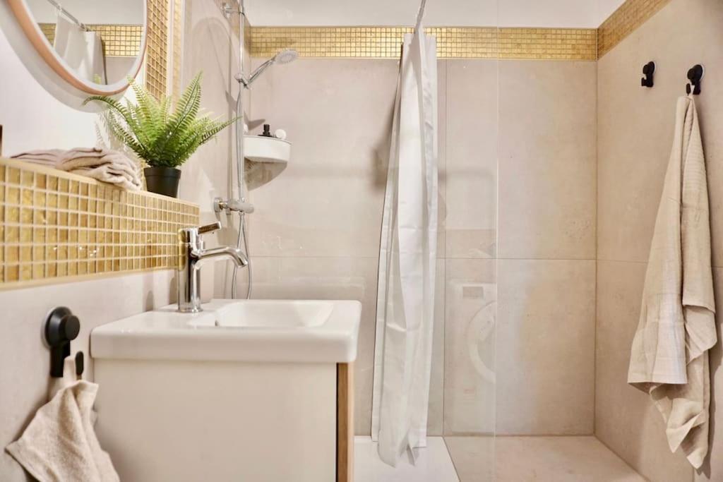 קרלסרוהה Neu Modernes Apartment In Top Lage, Free Parking Max 1,65M Hoehe Und 1,8M Breite מראה חיצוני תמונה