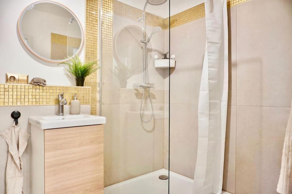 קרלסרוהה Neu Modernes Apartment In Top Lage, Free Parking Max 1,65M Hoehe Und 1,8M Breite מראה חיצוני תמונה