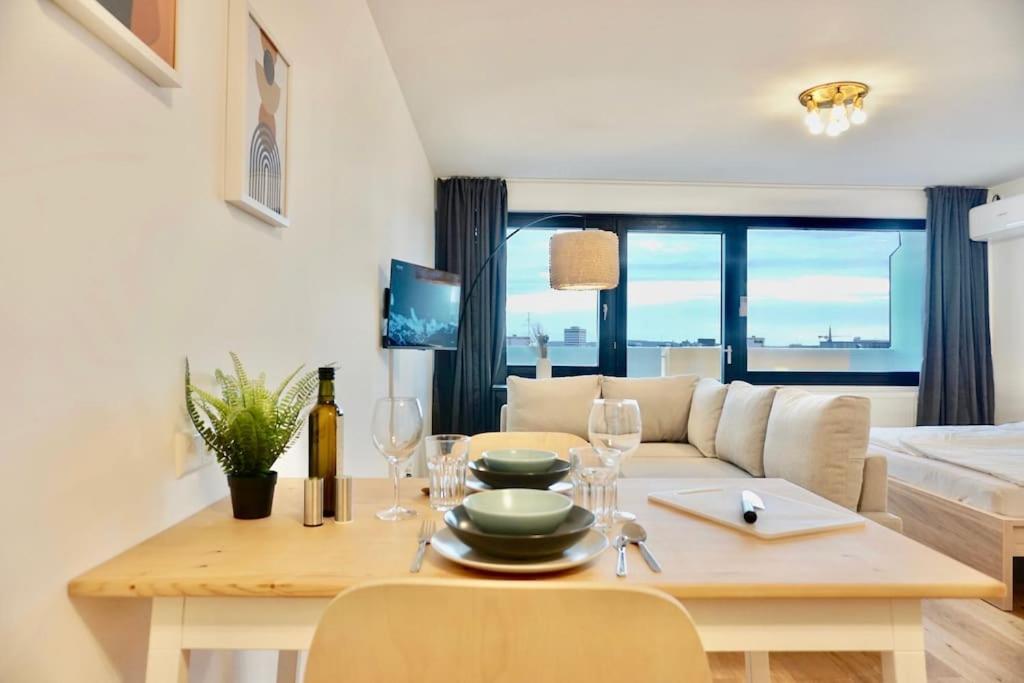 קרלסרוהה Neu Modernes Apartment In Top Lage, Free Parking Max 1,65M Hoehe Und 1,8M Breite מראה חיצוני תמונה