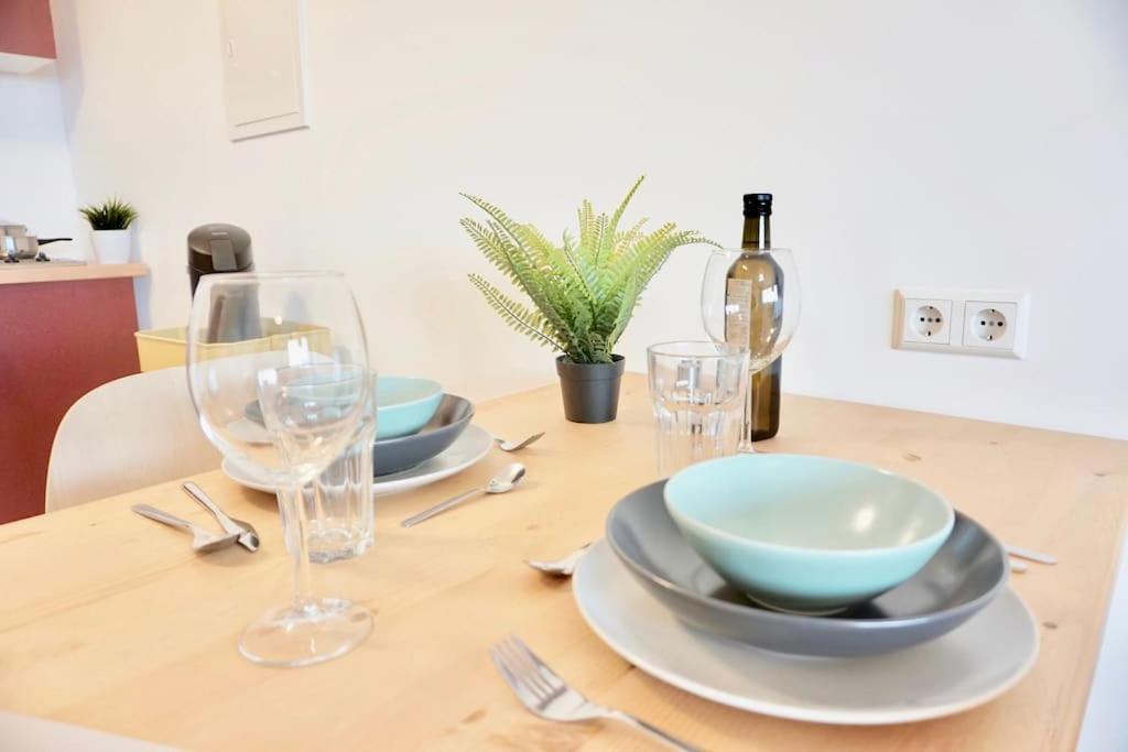 קרלסרוהה Neu Modernes Apartment In Top Lage, Free Parking Max 1,65M Hoehe Und 1,8M Breite מראה חיצוני תמונה