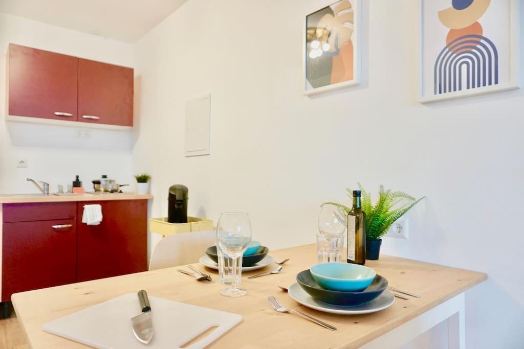 קרלסרוהה Neu Modernes Apartment In Top Lage, Free Parking Max 1,65M Hoehe Und 1,8M Breite מראה חיצוני תמונה