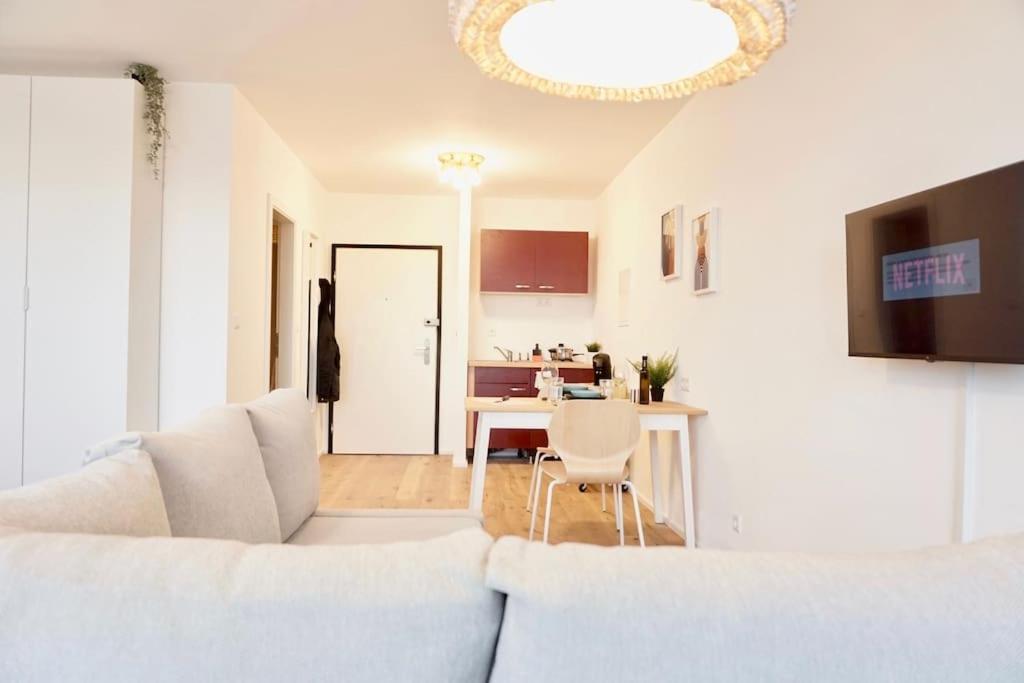 קרלסרוהה Neu Modernes Apartment In Top Lage, Free Parking Max 1,65M Hoehe Und 1,8M Breite מראה חיצוני תמונה