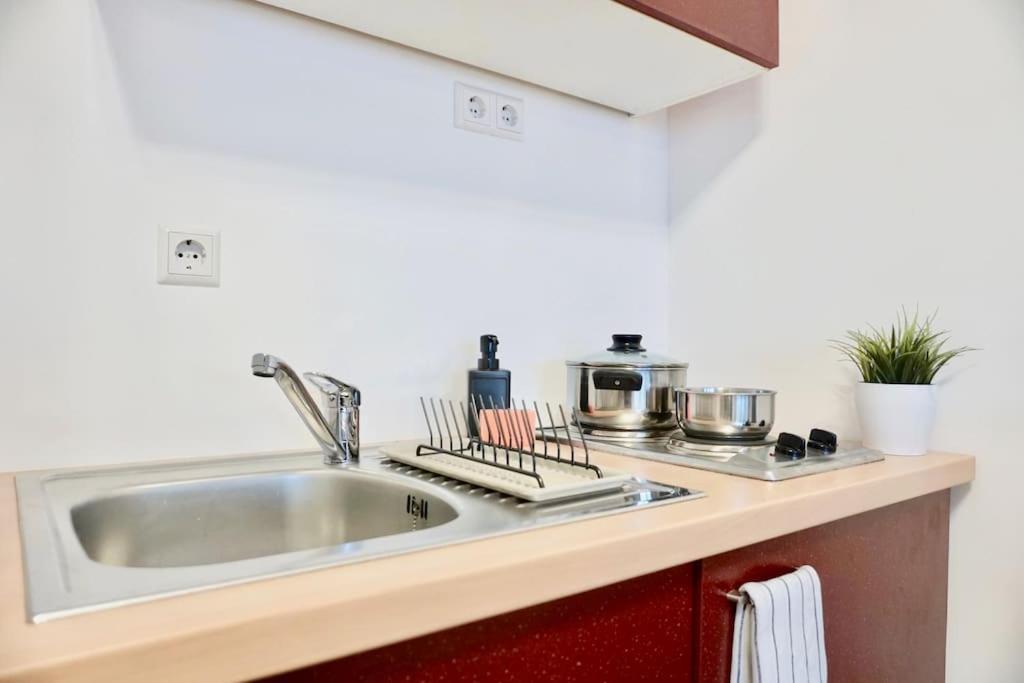 קרלסרוהה Neu Modernes Apartment In Top Lage, Free Parking Max 1,65M Hoehe Und 1,8M Breite מראה חיצוני תמונה